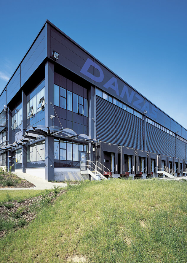 D1-West-build-C-Danzas-corner-front-close-view